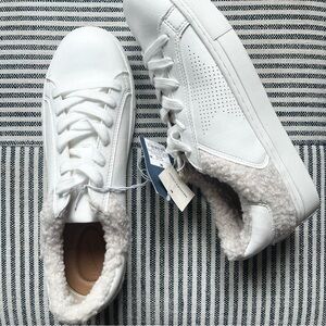 🆕 9.5 Universal Thread Nia Faux Fur Sneakers White NWT